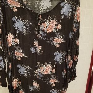 French Grey womens plus size 2X floral top with button detail.